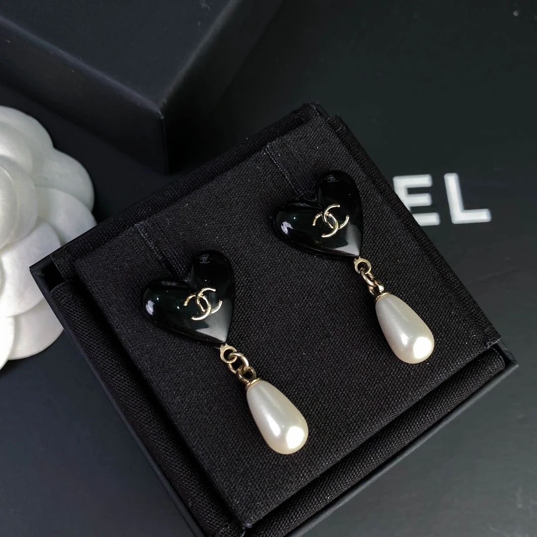 全新未使用 Chanel/香奈儿 经典双C 黑色爱心水滴珍珠耳环 S3175