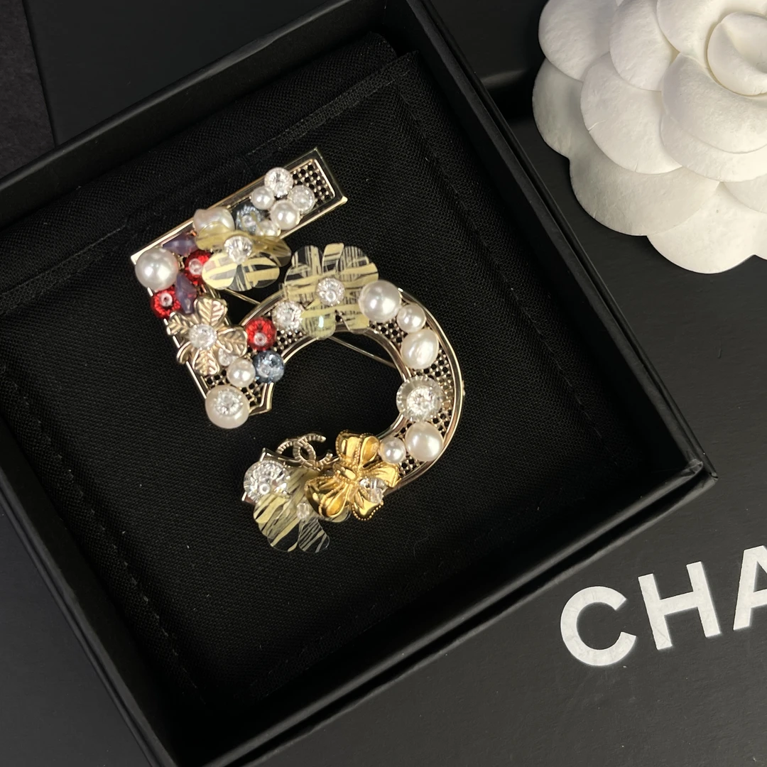 未使用 Chanel/香奈儿 5号数字网格花金属钉珠珍珠胸针S4176