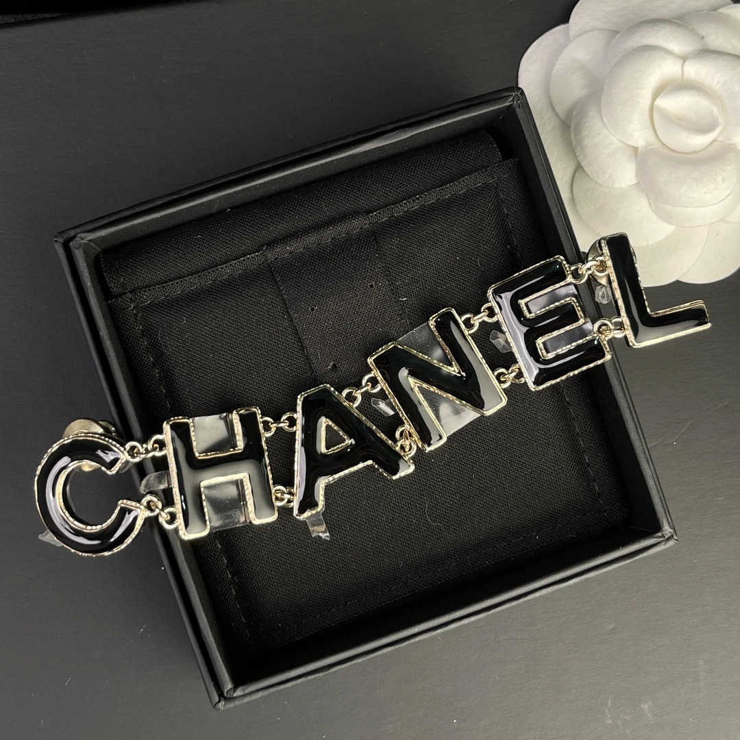 全新未使用 Chanel/香奈儿 黑色珐琅 字母链条 胸针 S3889