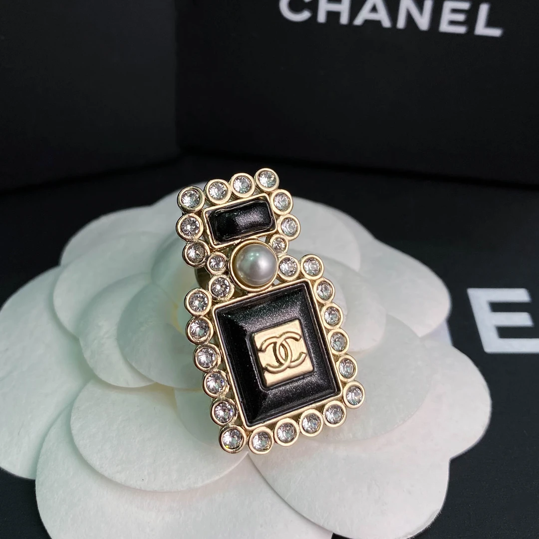 全新未使用 Chanel/香奈儿 FL 双C黑色香水瓶珍珠镶钻胸针 S1946