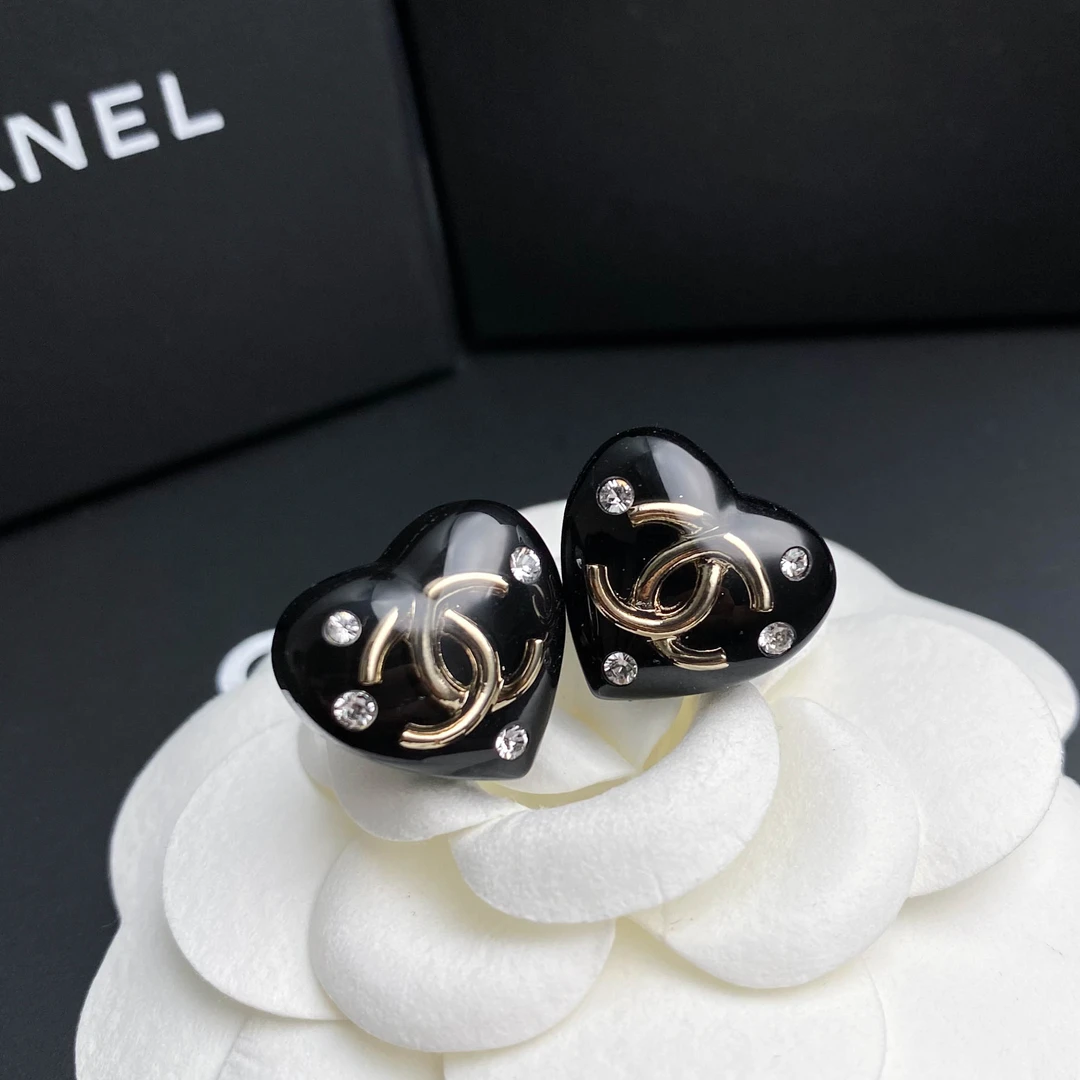 全新未使用 Chanel/香奈儿  经典双方C 黑色爱心镶钻 耳钉 S4659