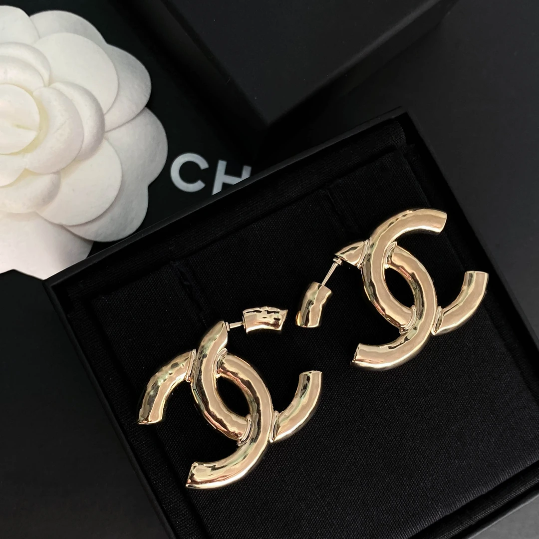 全新未使用 Chanel/香奈儿 经典双C 香槟金logo金属耳钉 S3746