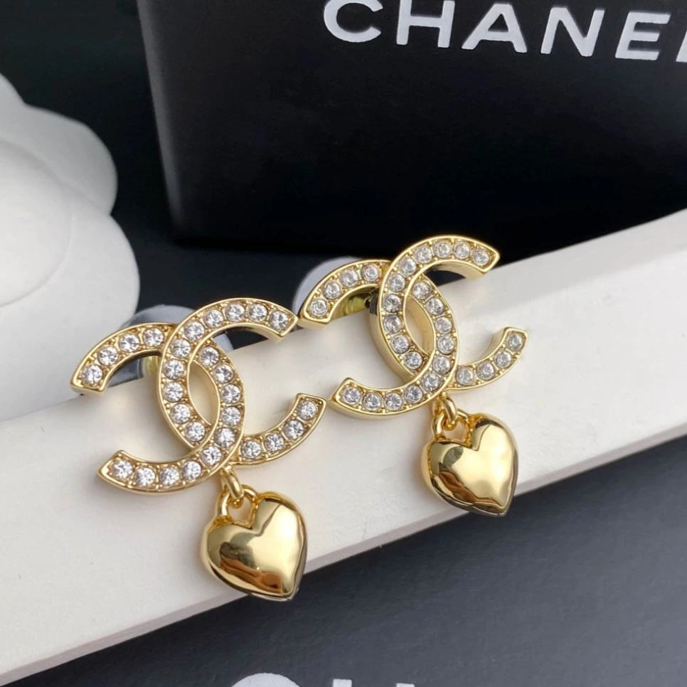 全新未使用 Chanel/香奈儿 FL23P新款双C镶钻金属爱心吊耳环 S815