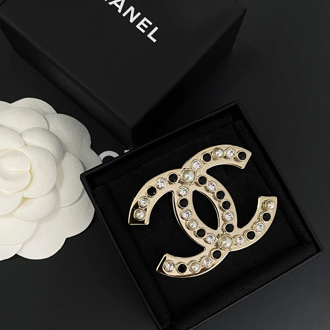 全新未使用 Chanel/香奈儿  23k新款 双C黑白镶钻珍珠胸针 S2116