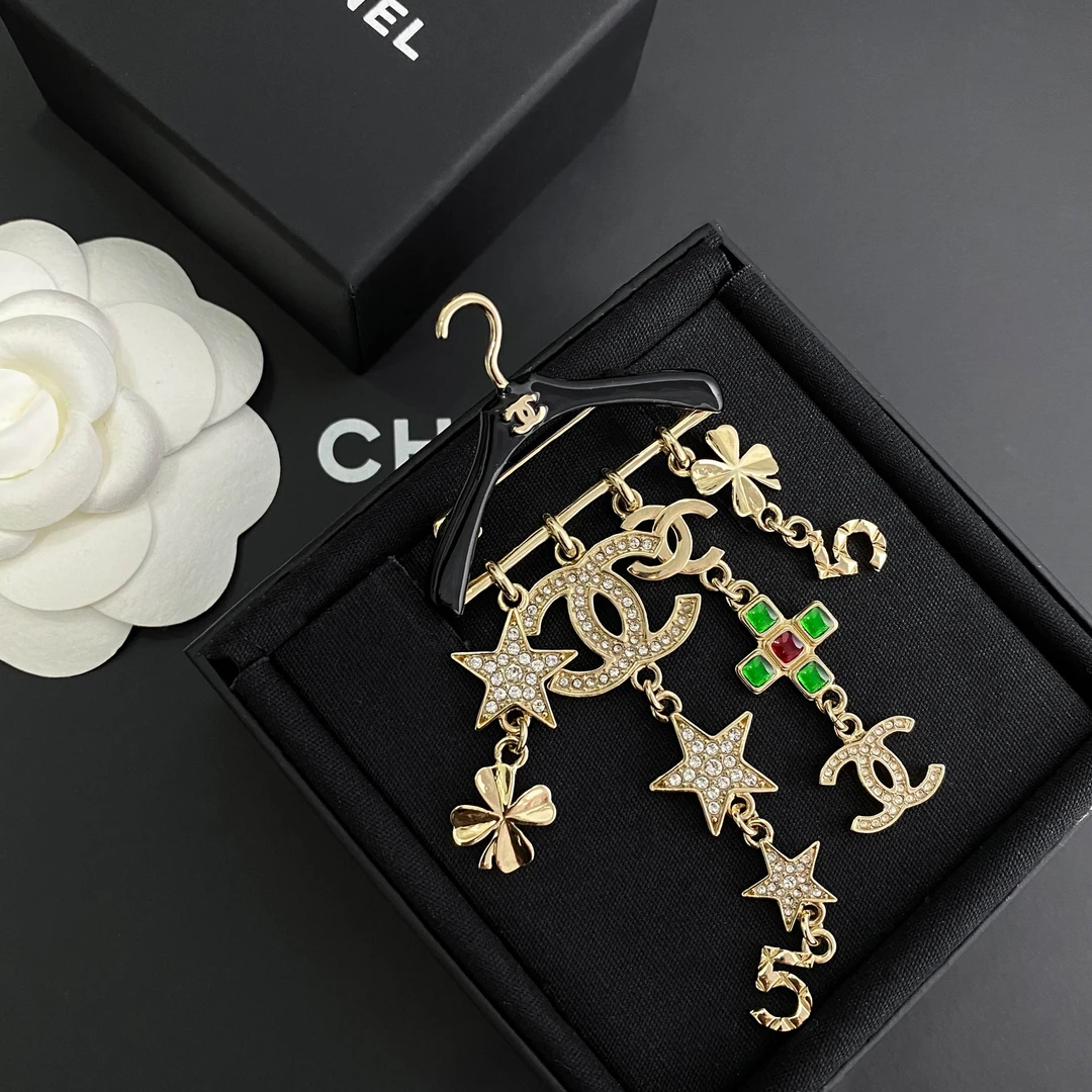 全新未使用 Chanel/香奈儿 经典双C 黑色衣架镶钻流苏胸针 S2720