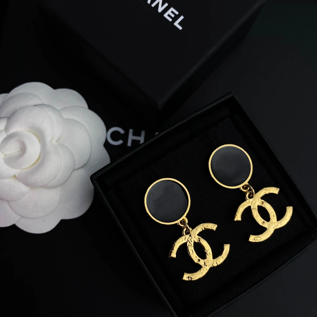 全新未使用 Chanel/香奈儿 24C新款双Clogo黑色圆形浮雕耳环S4476