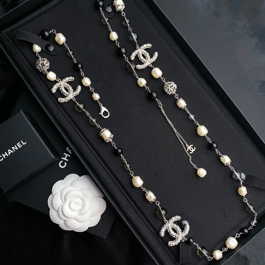 全新未使用 Chanel/香奈儿 经典双C 三logo黑白珍珠长款项链S3679