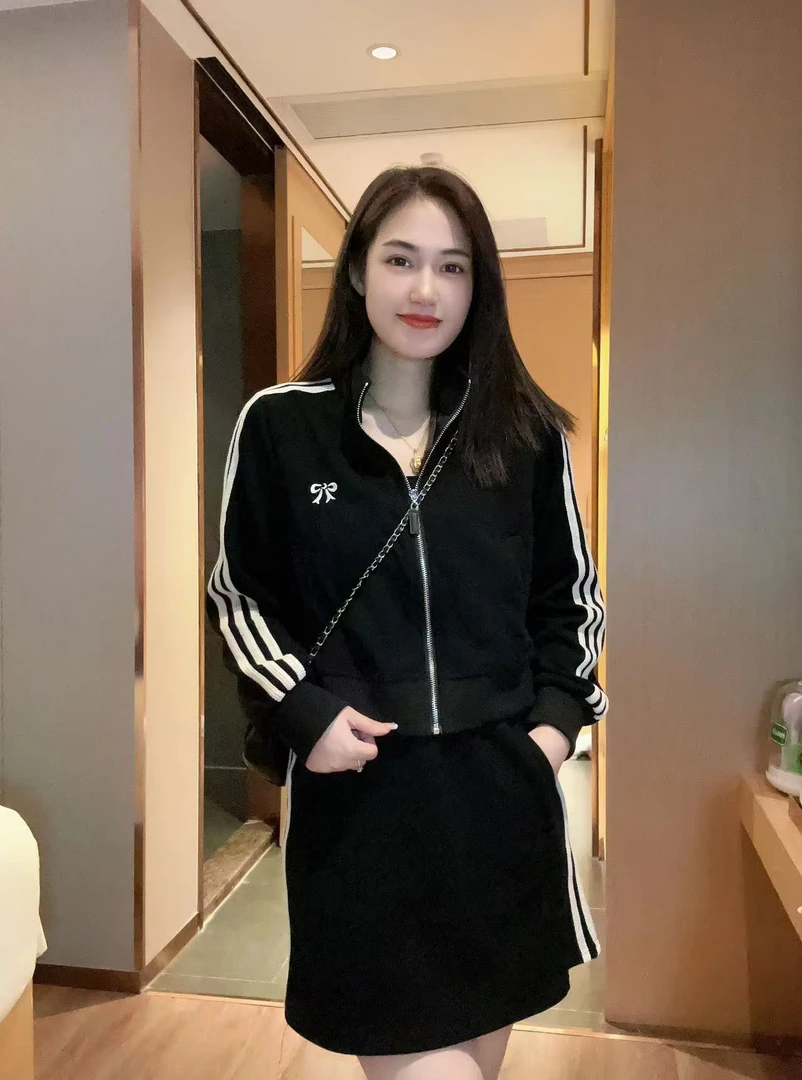 217  韩版撞色春秋季女款气质显瘦减龄气质百搭两件套装女运动