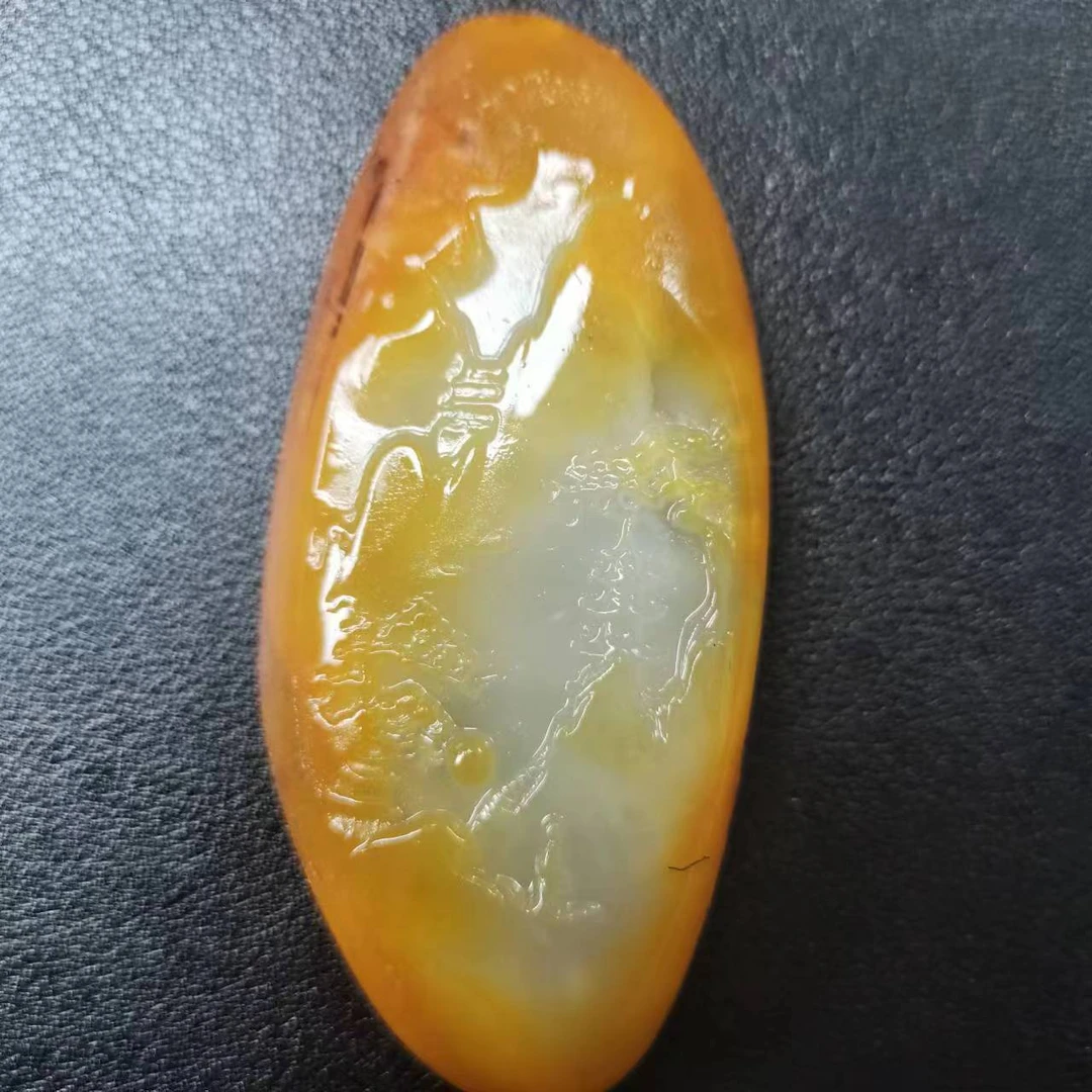 和田玉双色山水1