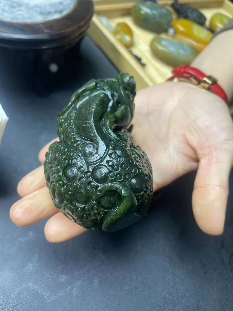 和田玉貔貅菠菜绿