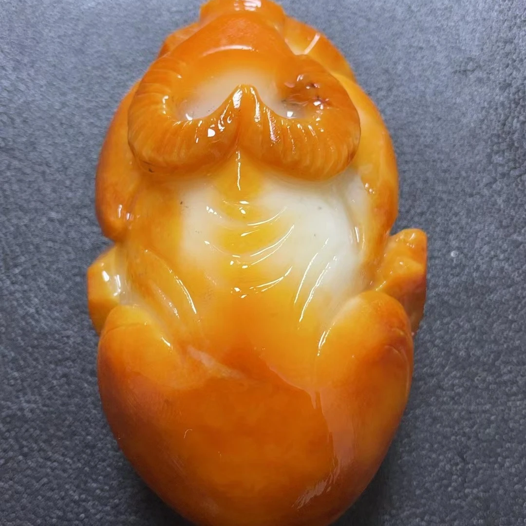 和田玉三色手把件牛