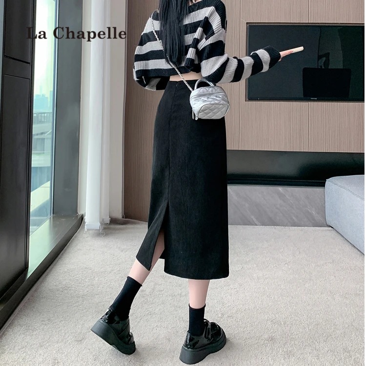 拉夏贝尔黑色灯芯绒半身裙女秋冬新款小个子后开叉a字一步裙半裙