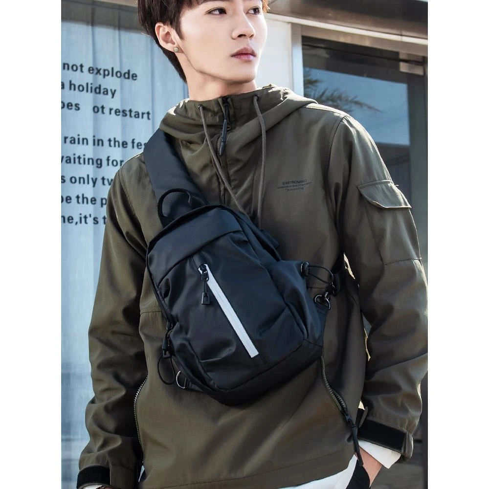 胸包男士包包单肩包斜挎包男款2024新款休闲男包牛津纺小背包男