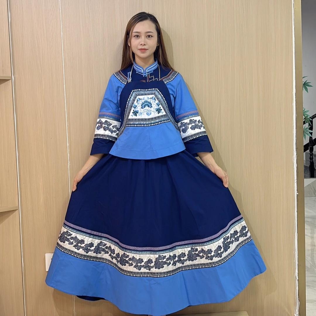 2024新款蓝色大花边布依族套装