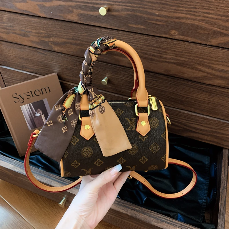 枕头包新款高级百搭洋气单肩包质感女士斜挎包雅丹手提包