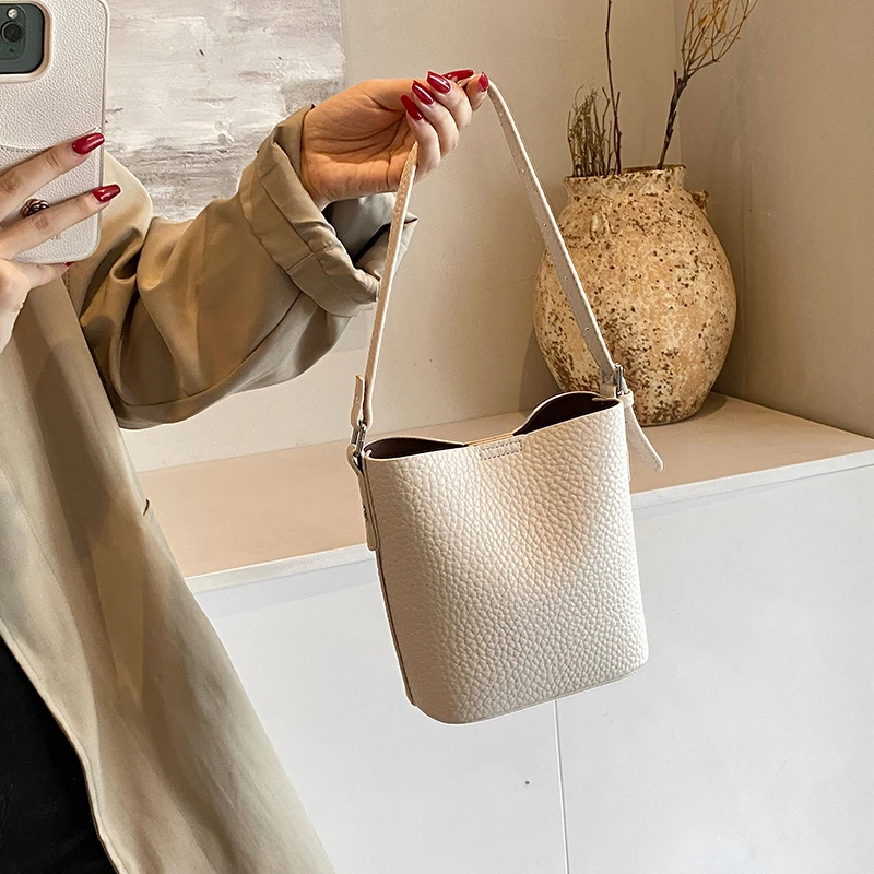 今年流行包包女式2024新款轻奢小众水桶包超火时尚百搭单肩斜挎包