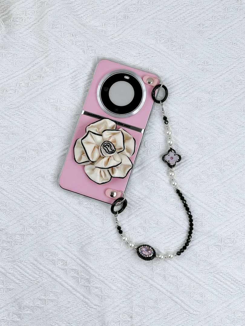 品申原创温柔粉素描布艺花贴饰手提珠链适用华为mate60pro手机壳