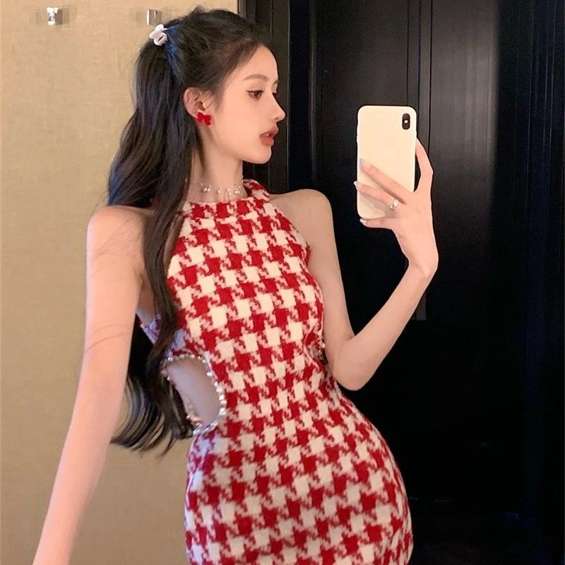 【辣妹穿搭】新款法式裙子设计感小众红色千鸟格挂脖吊带连衣裙女