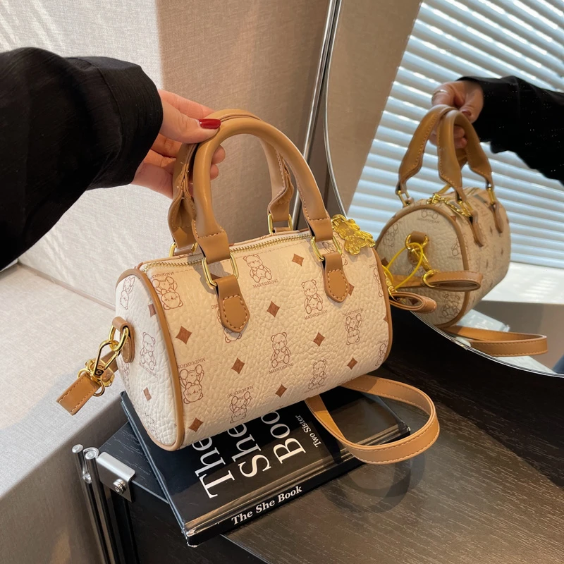 手提波士顿小包包女2023新款时尚洋气百搭圆筒包单肩斜挎包枕头包