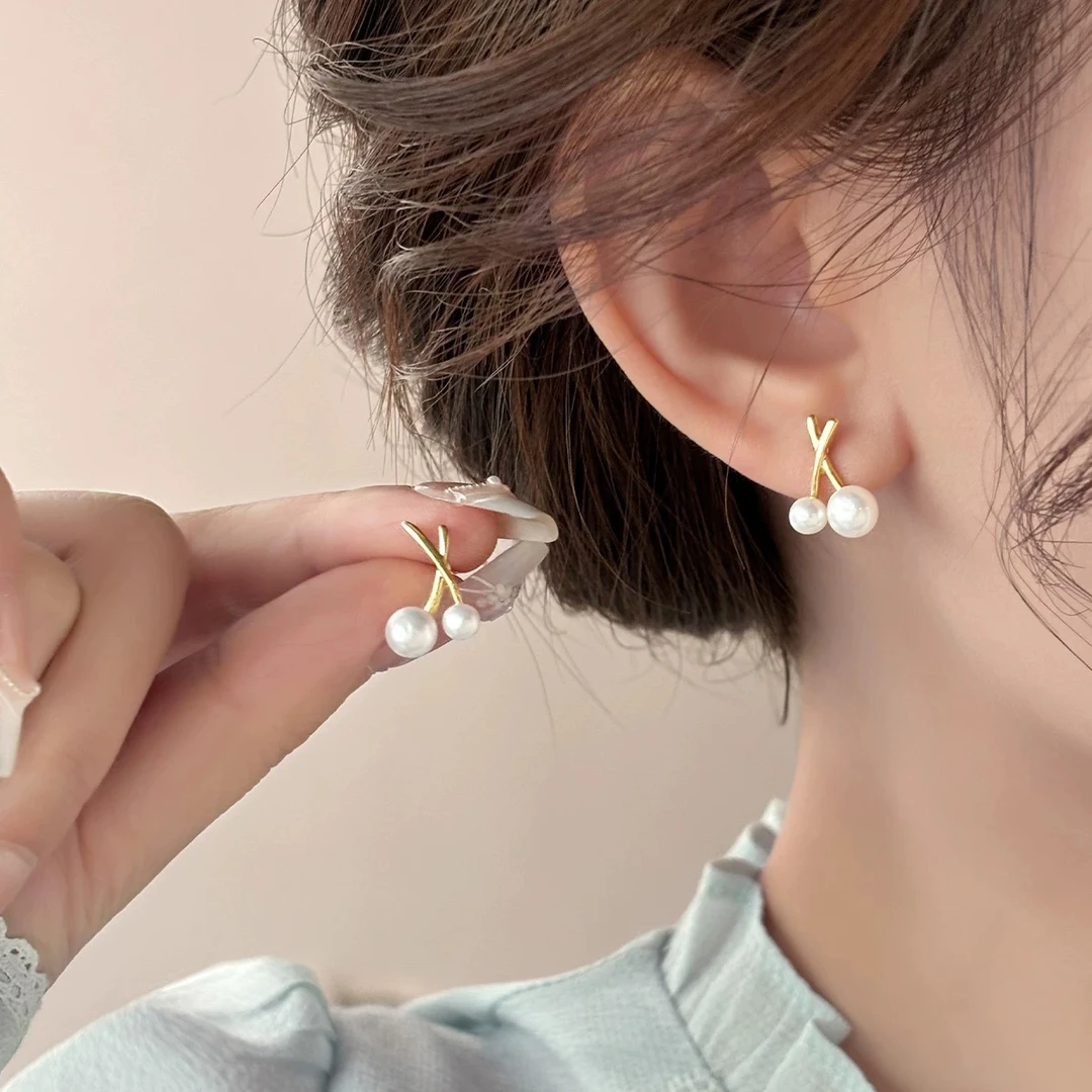 铜合金耳饰 1014 「小樱桃」交叉设计感珠珠耳钉简约小巧精致时尚