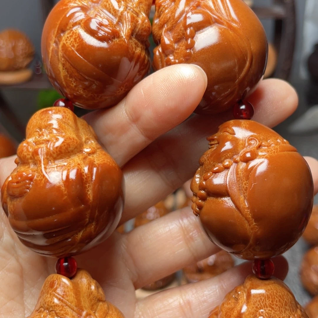 橄榄核核雕财迷3.3左右手持一台相机一天