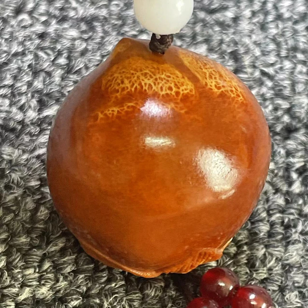 天然大印尼橄榄核雕刻3.5左右寿桃指环穿配单籽手把件