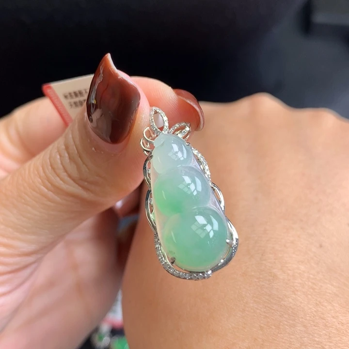 翡翠颈饰18K金镶嵌翡翠