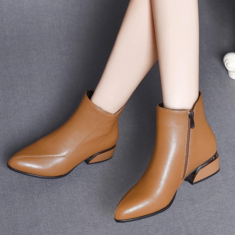 短靴女软皮尖头英伦风马丁靴2024新款秋冬加绒短靴棕色女皮鞋B01