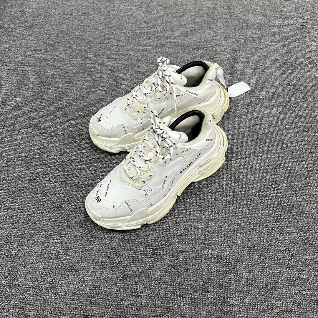 Balenciaga 巴黎世家 Triple S 白色弹幕满印老爹鞋 39码/95新/