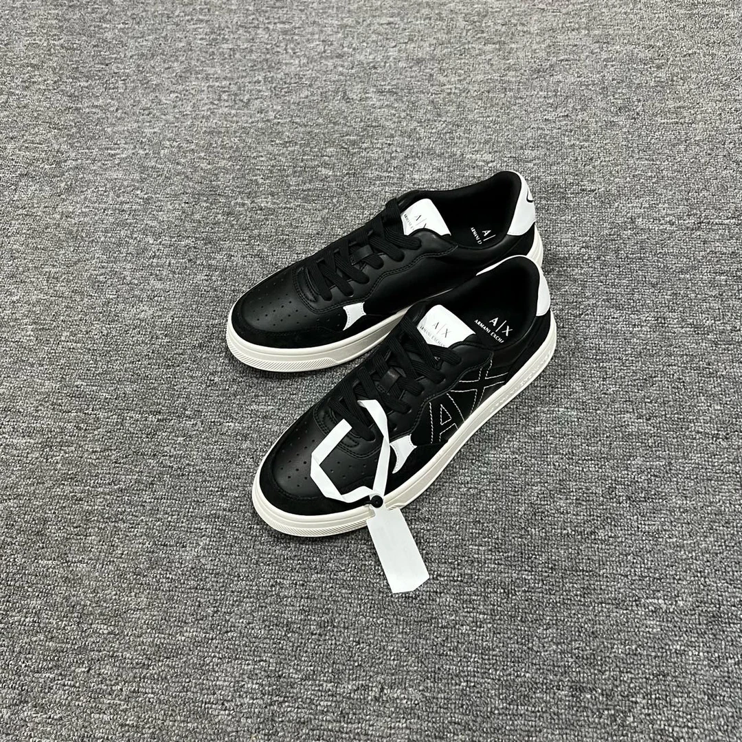 ARMANI  阿玛尼 黑白logo麂皮拼接板鞋 43码/全新/公价5500