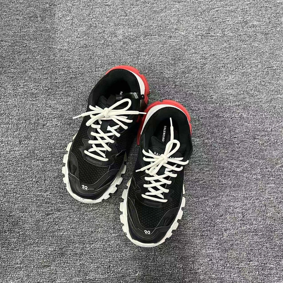 Balenciaga 巴黎世家 Track3.0 黑红做旧网面老爹鞋 39码/98新
