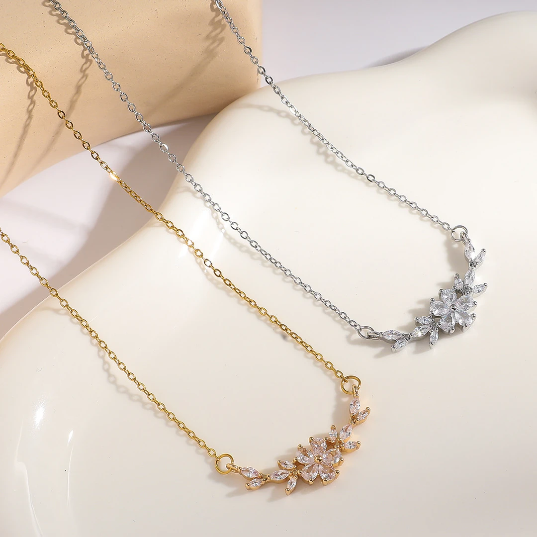 铜合成锆石吊坠 新款潮流花朵微镶异形锆石真金电镀吊坠高级感