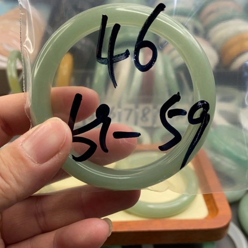 【闪购商品】石英质玉手镯未镶嵌