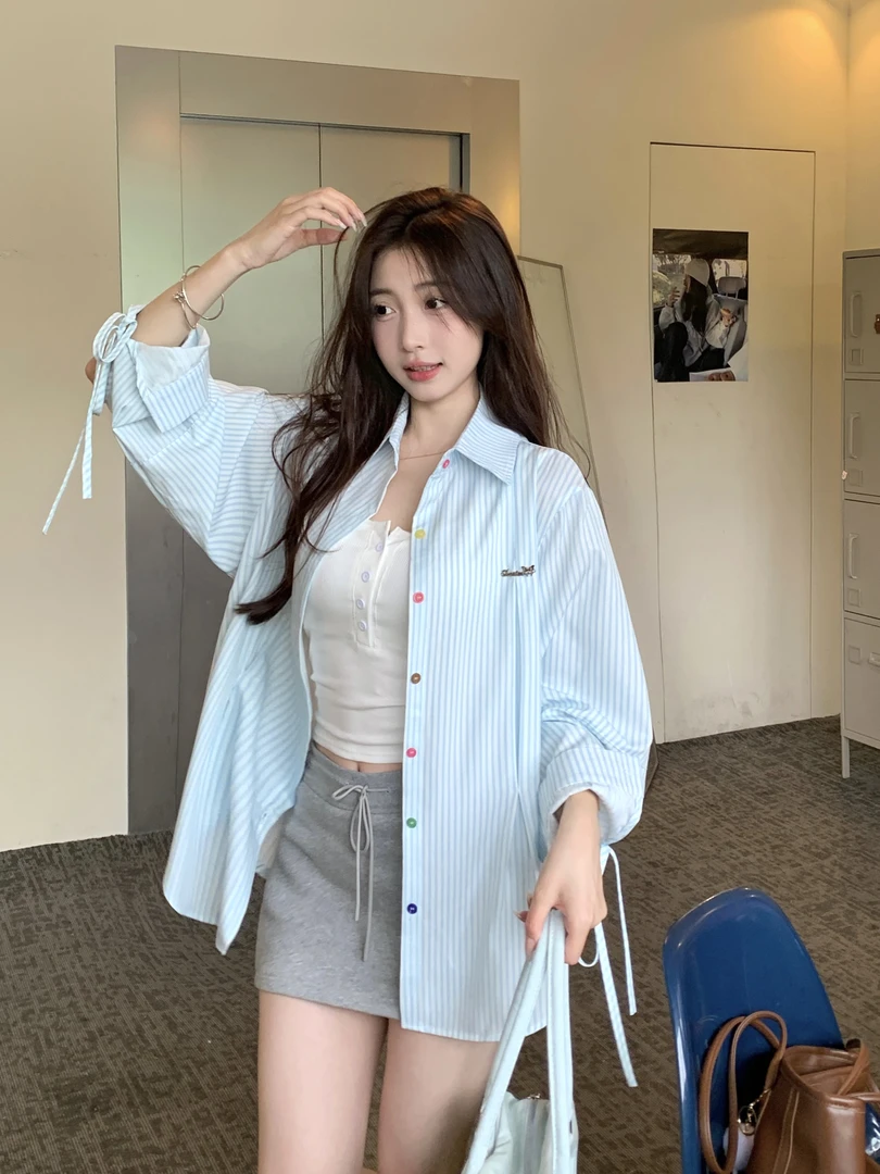 2024条纹长袖衫女设计感别致系彩色纽扣衬衣春季新款宽松外搭上衣