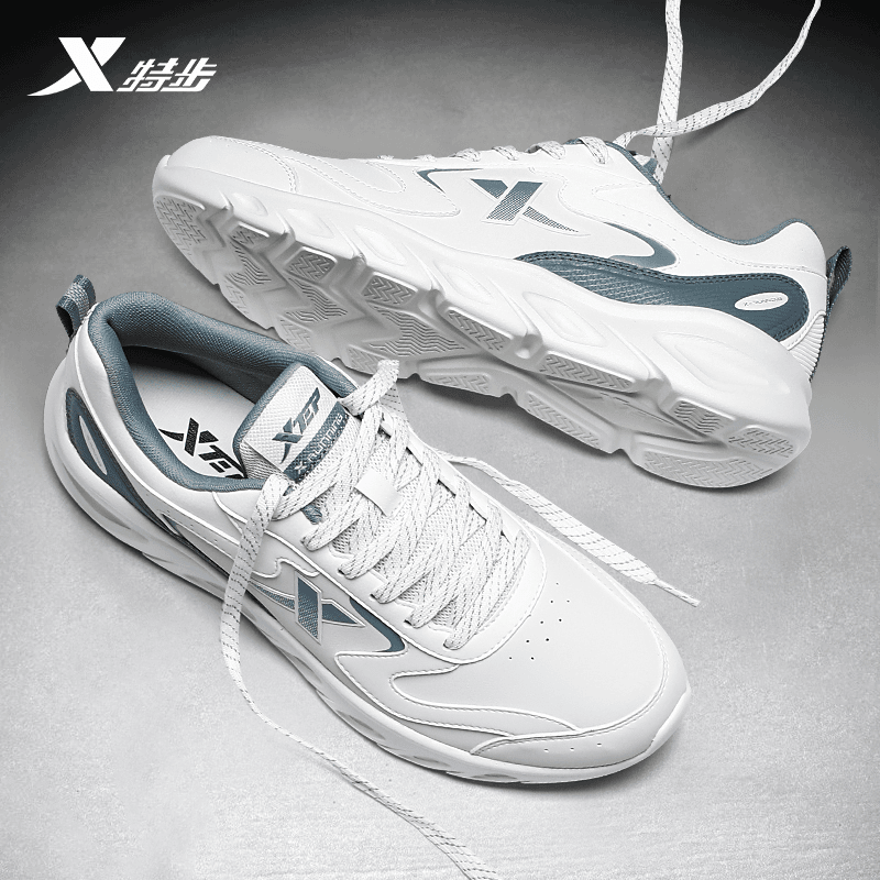 特步男鞋2024春秋款新款皮面防水官方正品跑步鞋潮流休闲运动鞋男