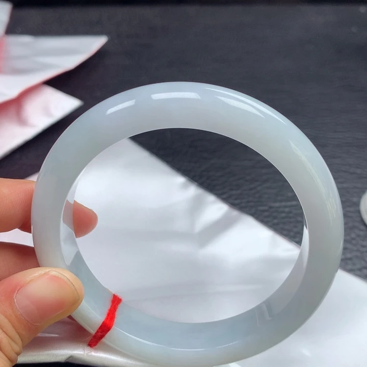 翡翠手镯未镶嵌63圈