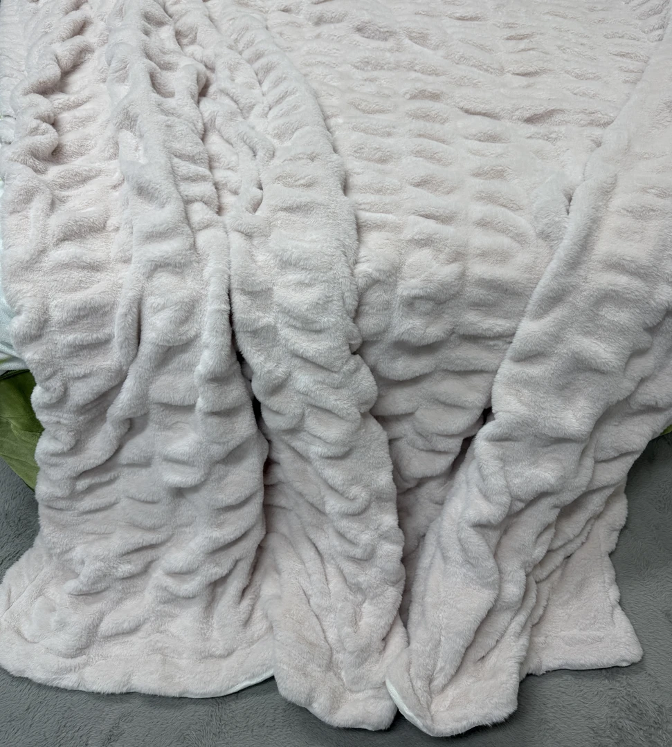 阳光-浅粉色褶皱弹力兔兔毯双层加厚盖毯