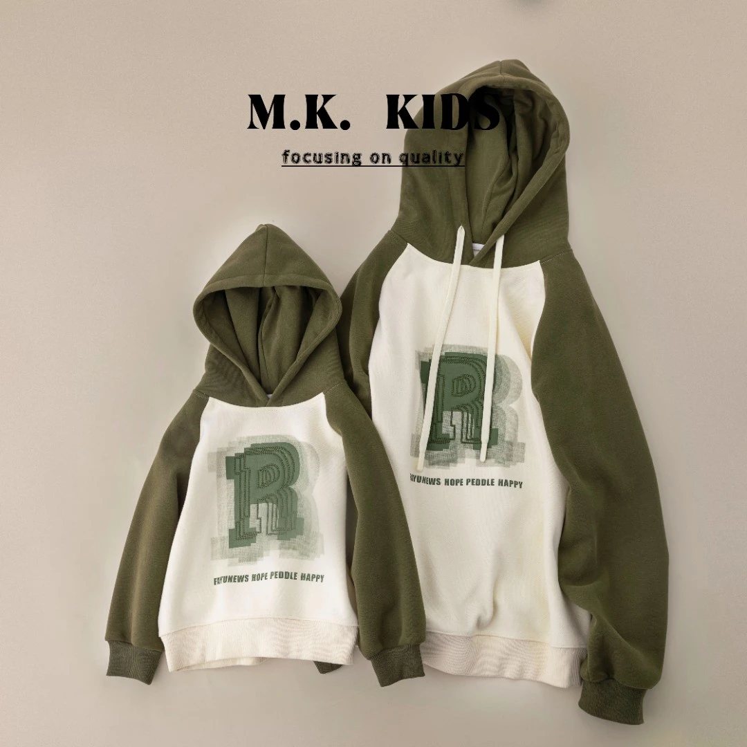 MK品牌儿童插肩袖拼接冬款一体带帽设计款加绒亲子卫衣DA70037