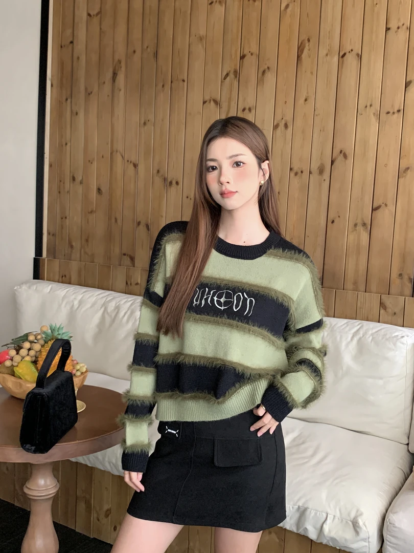 秋季穿搭一整套女装2025新款轻熟复古条纹针织毛衣半身短裙两件套