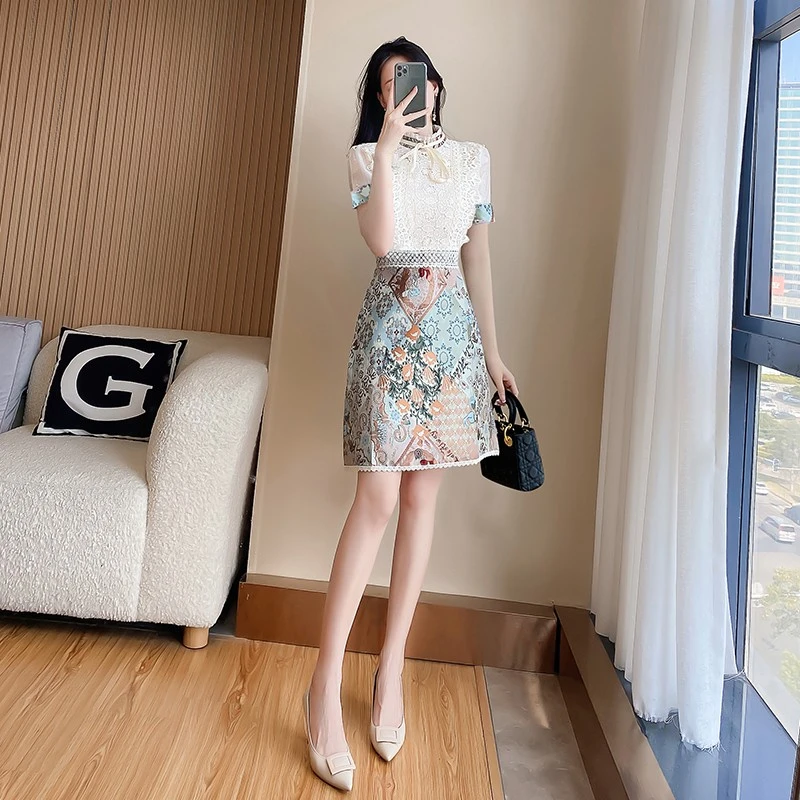 蕾丝连衣裙女小个子女款名媛气质收腰显瘦印花小众刺绣长袖裙子