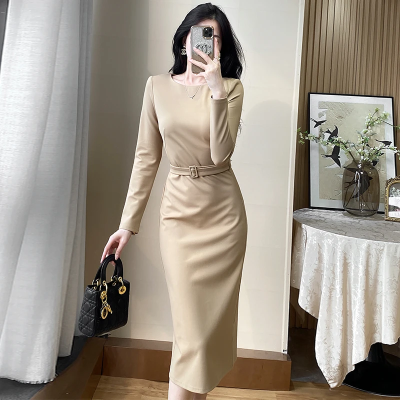 小个子连衣裙女秋冬2024新款时尚气质设计感修身显瘦中长款包臀裙