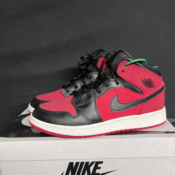 39码 aj1黑红 保正 假一赔四 公价1769 二手