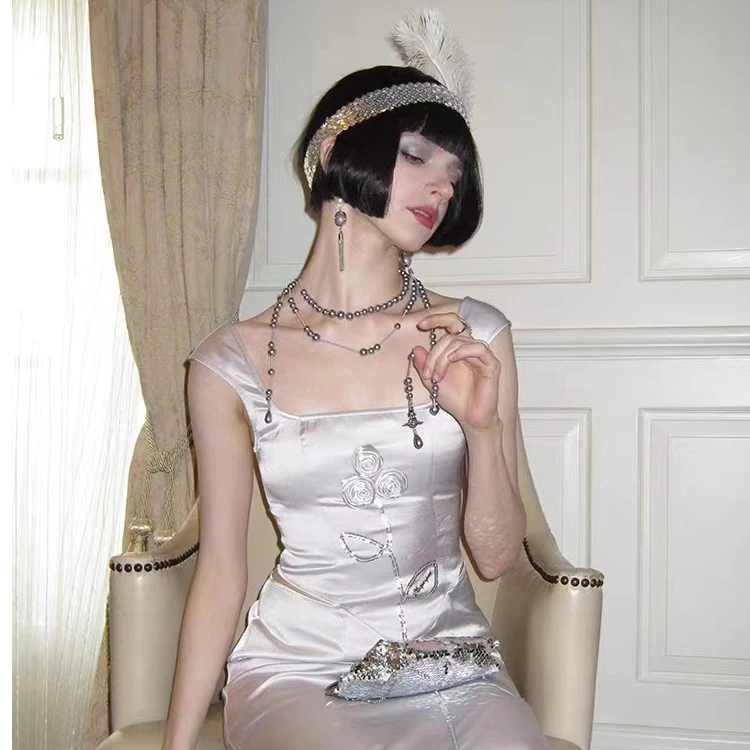 【自播】 NEXTPASSPORT银灰色仿缎玫瑰亮片开衩短裙