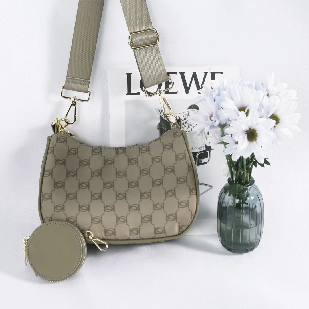 品牌订单！三合一！经典实用斜跨包（尺寸：25cm*6cm*15cm）R0193