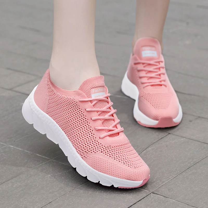 2025夏季透气女鞋轻便跑步鞋网面镂空运动鞋软底舒适学生潮休闲鞋