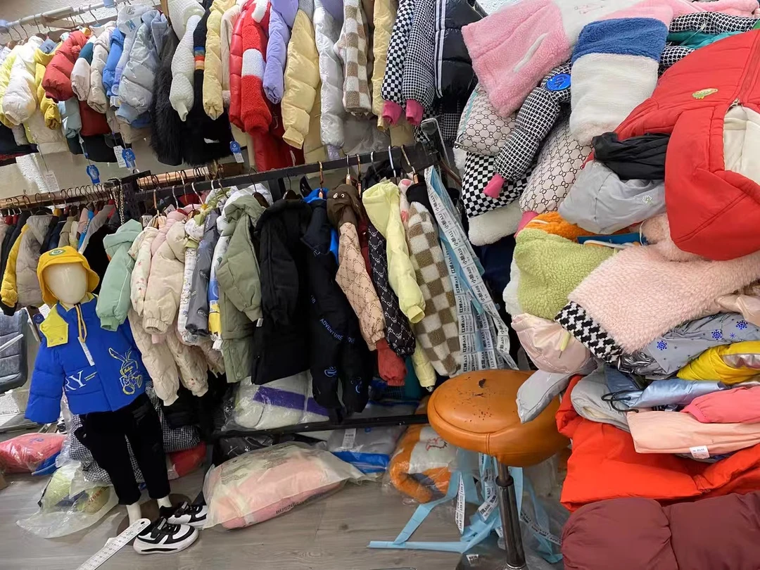 儿童衣服洋气T恤童装断码过款扣号