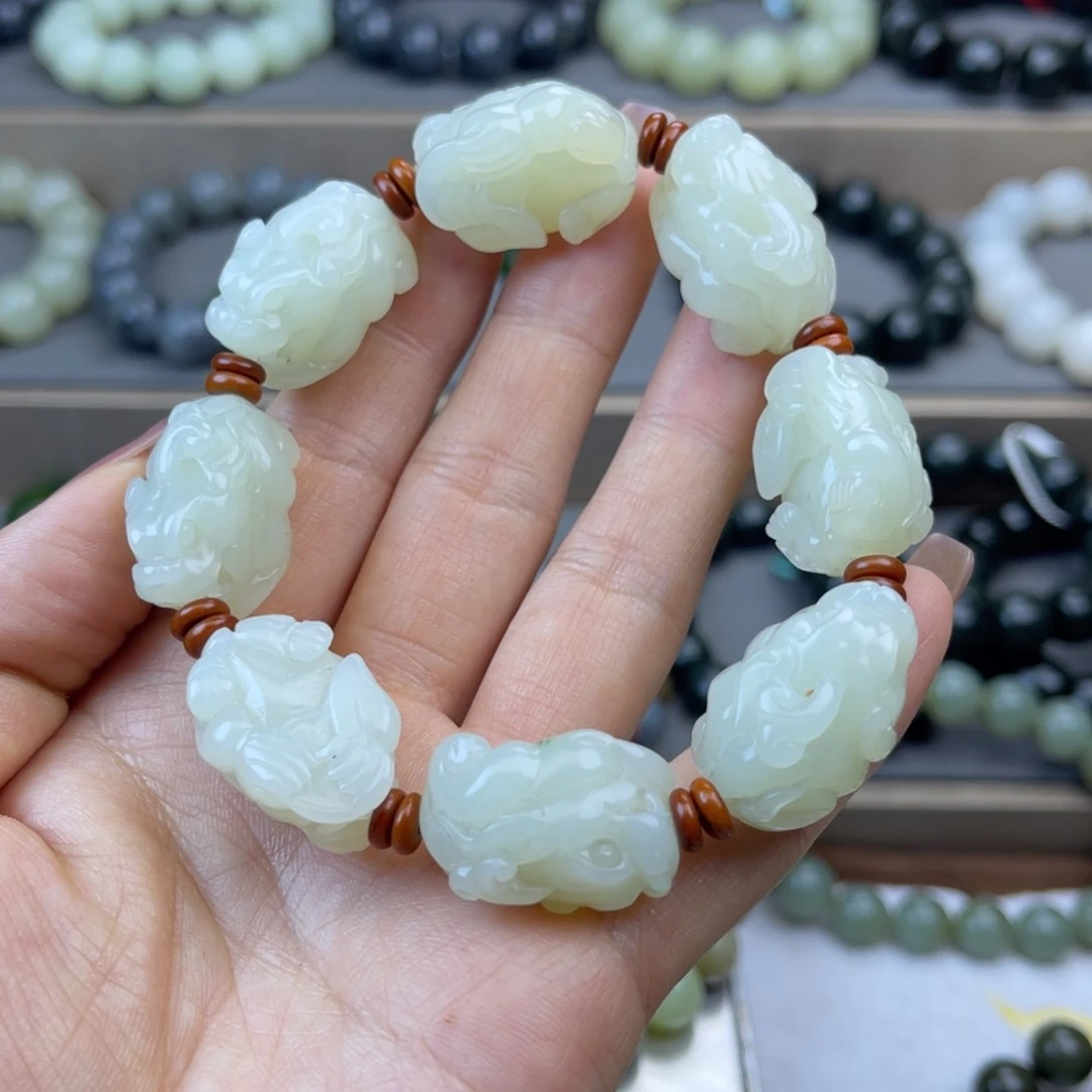 和田玉手链未镶嵌衣**了