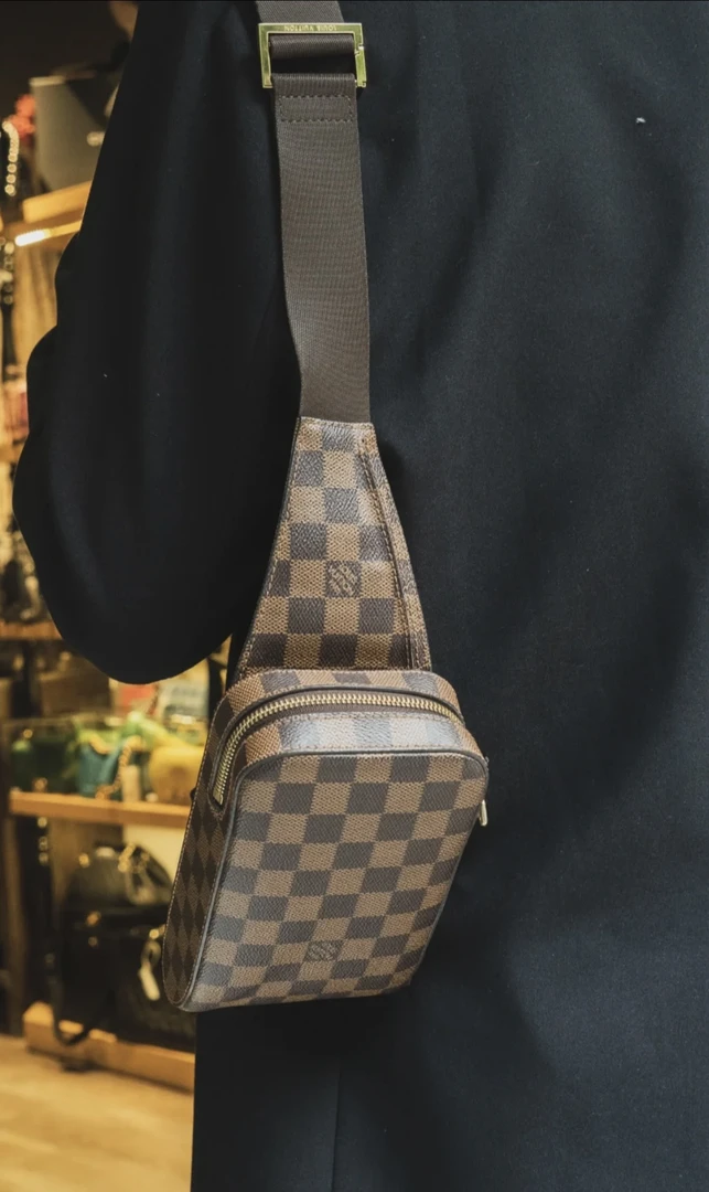 95新 LouisVuitton/路易威登 棋盘格胸包/腰包/格子棕色