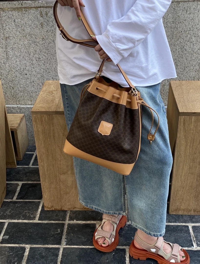 95新 Celine/思琳 老花抽绳水桶/底长26/复古休闲