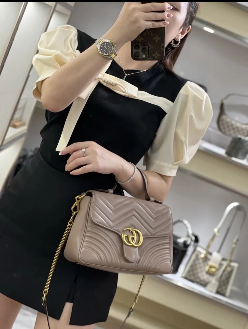 95新 GUCCI/古驰 奶茶色邮差/27*19cm不支持七天无理由退换货